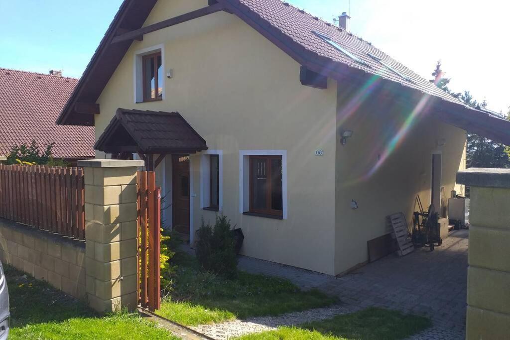 House In The Centrer Of A Tranquil Village Hradcany  Esterno foto
